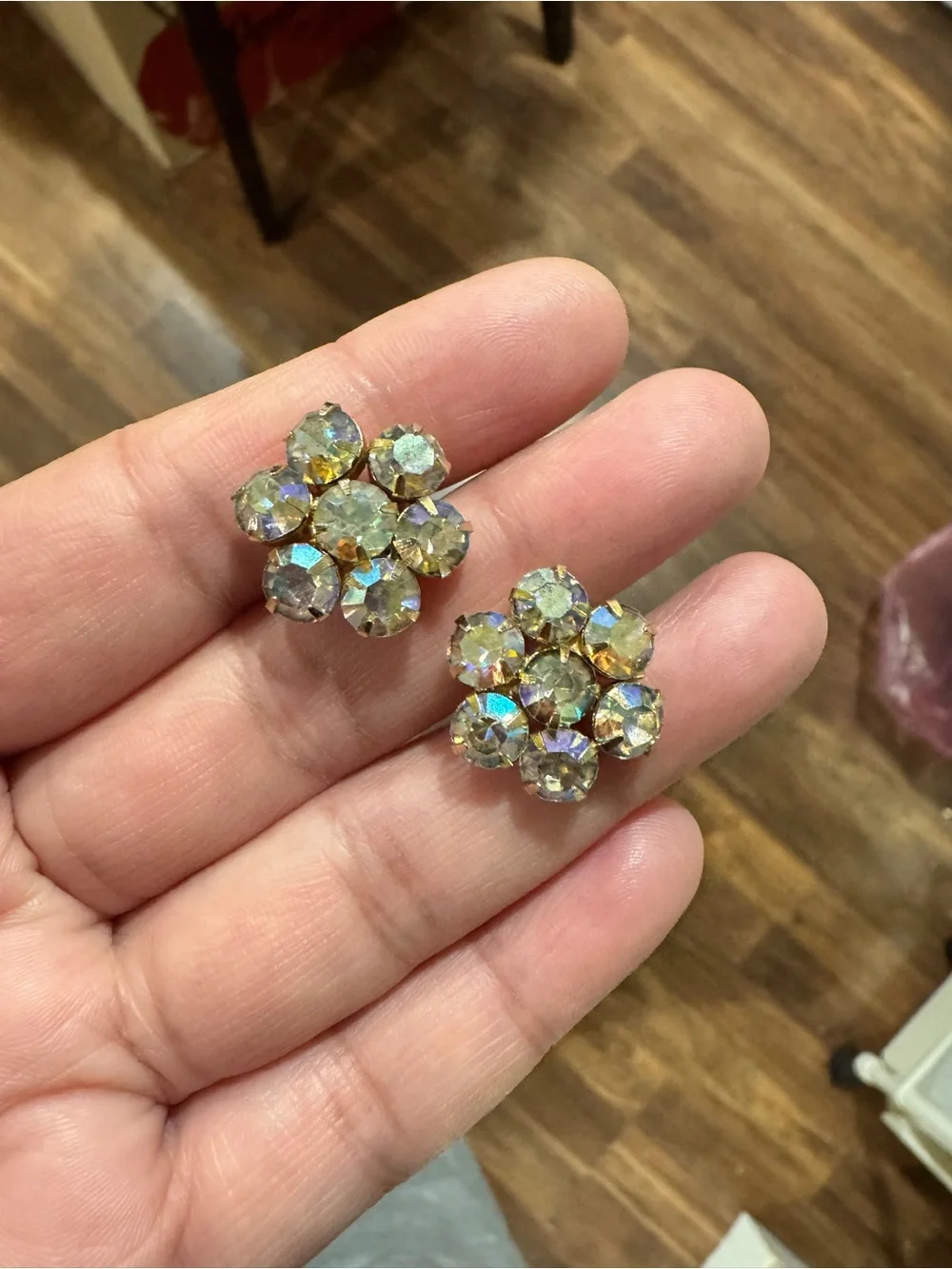 Vintage 1960s Aurora Crystal Cluster Screw back Earrings - Gold Tone - Picture 3 of 16